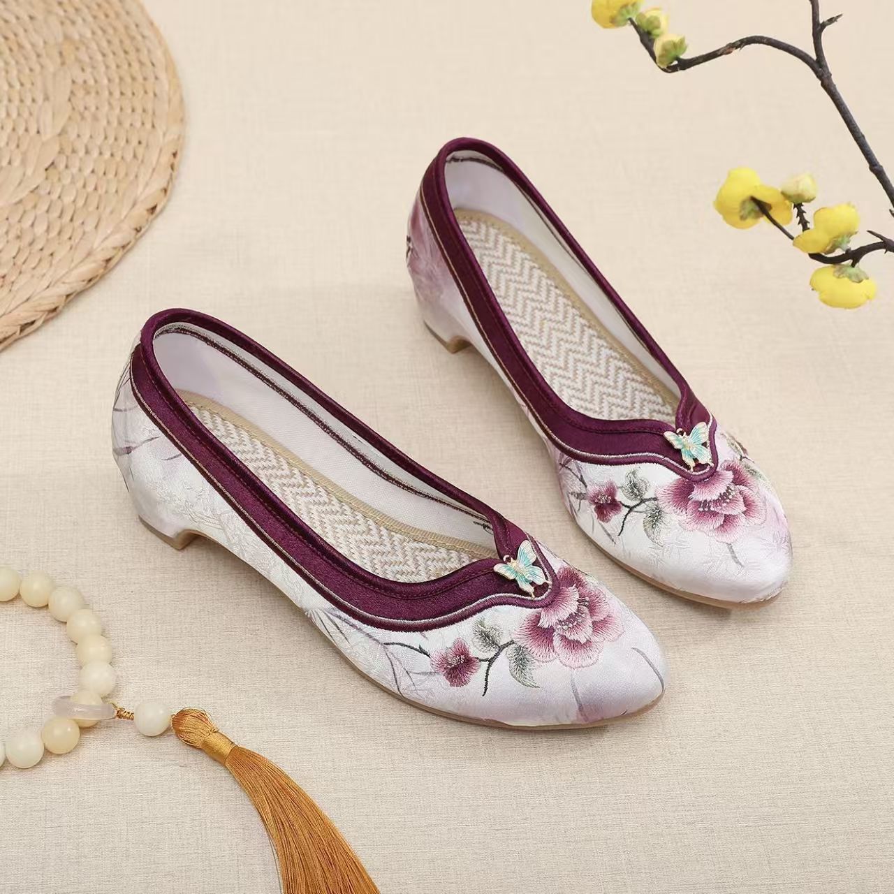 Embroidery Fabric - 女性用ローヒール刺繍入りチャイナシューズ、中国風ソフトソールラウンドトゥ浅履きハイグレードシルクヌードシューズ