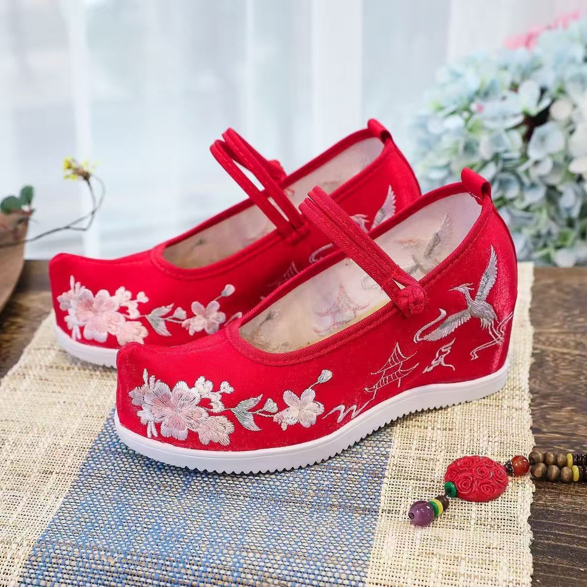 Embroidery Fabric - 女性用内部刺繍入り厚底靴、滑り止め付き、コックドシューズ、トゥエスニックスタイル、漢服靴、赤いウェディングシューズ