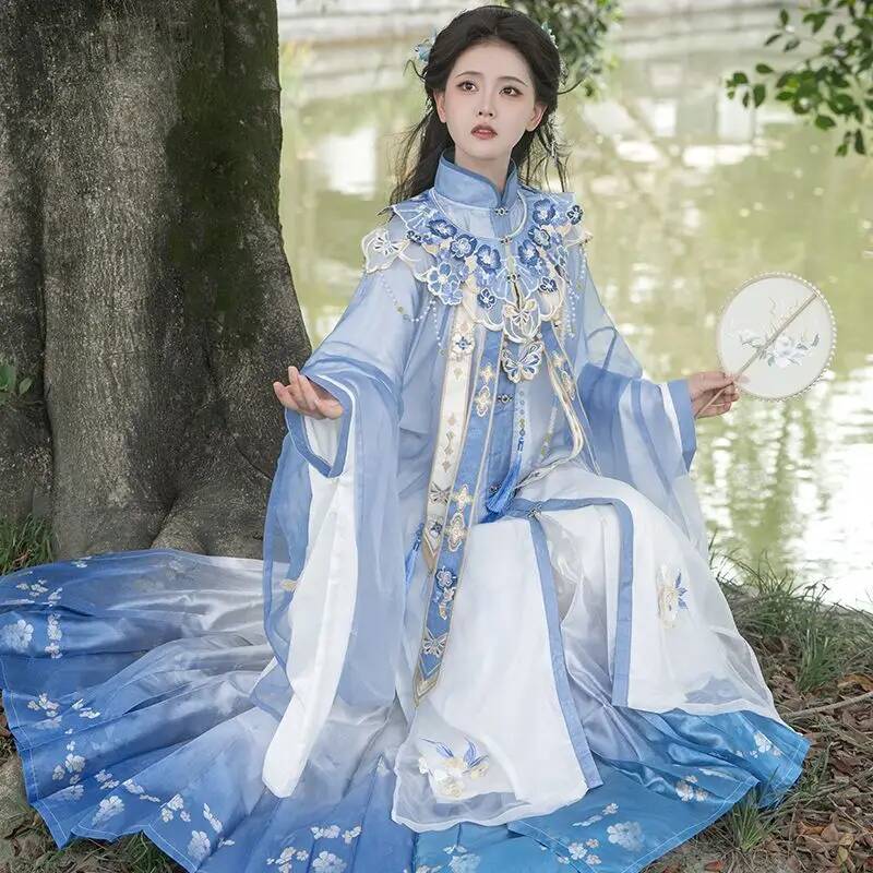 隔月[Lan Jin Luo]新しい漢服女性の明朝スタイル  - Embroidery Skirt のレビューと価格