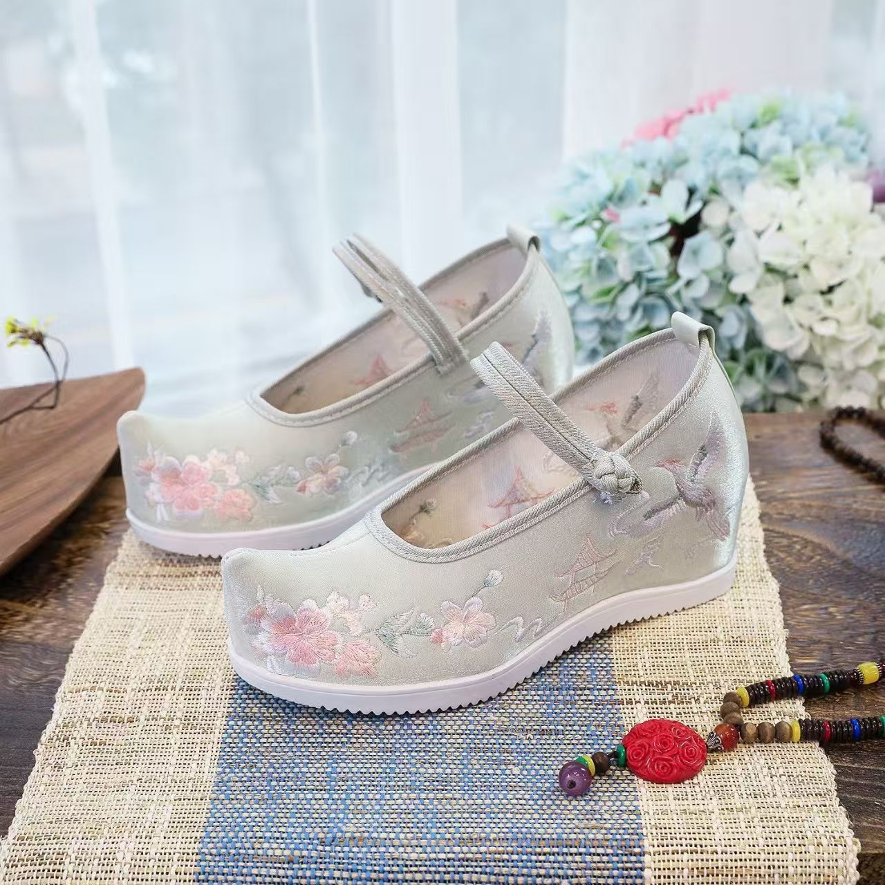女性用内部刺繍入り厚底靴、滑り止め付き、コックドシューズ、ト - Embroidery Fabric のレビューと価格
