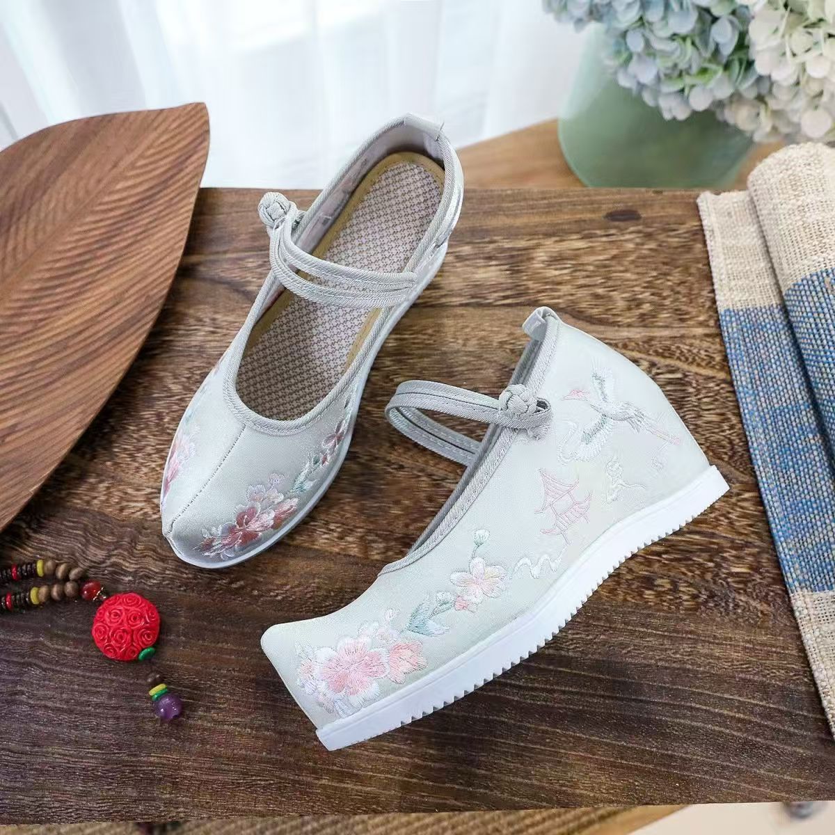 女性用内部刺繍入り厚底靴、滑り止め付き、コックドシューズ、ト - Embroidery Fabric のレビューと価格