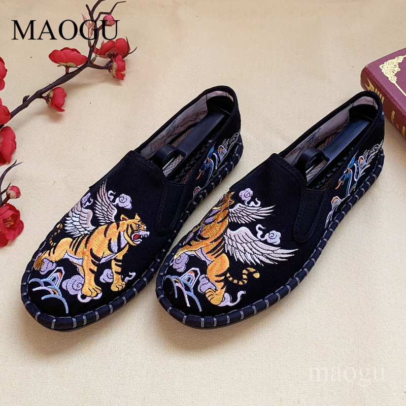 ユニセックス中国風刺繍スリッポンシューズ、龍虎柄ステッチソー - Embroidery Fabric のレビューと価格