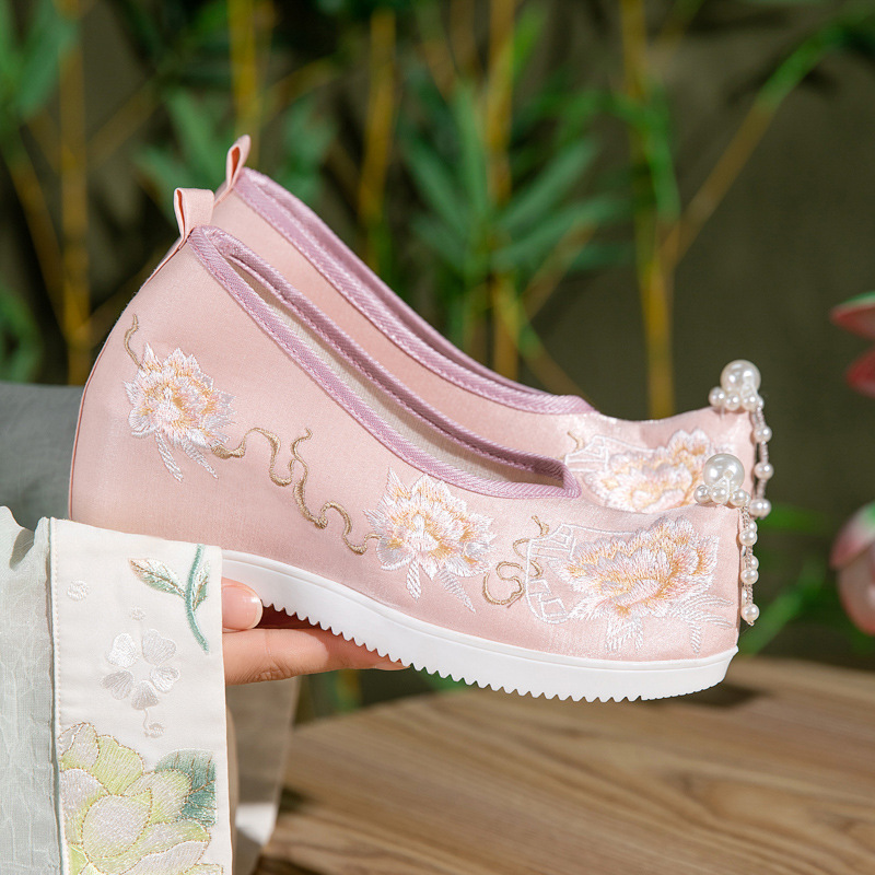 2026 女性の中国牡丹刺繍漢服靴ウェッジヒール真珠装飾ホワ - Embroidery Fabric のレビューと価格