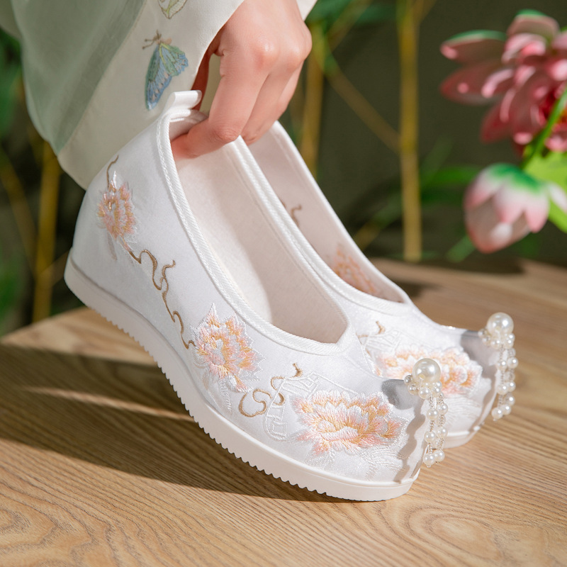 2026 女性の中国牡丹刺繍漢服靴ウェッジヒール真珠装飾ホワ - Embroidery Fabric のレビューと価格