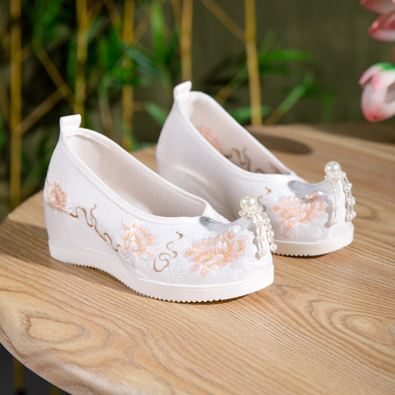 2026 女性の中国牡丹刺繍漢服靴ウェッジヒール真珠装飾ホワ - Embroidery Fabric のレビューと価格