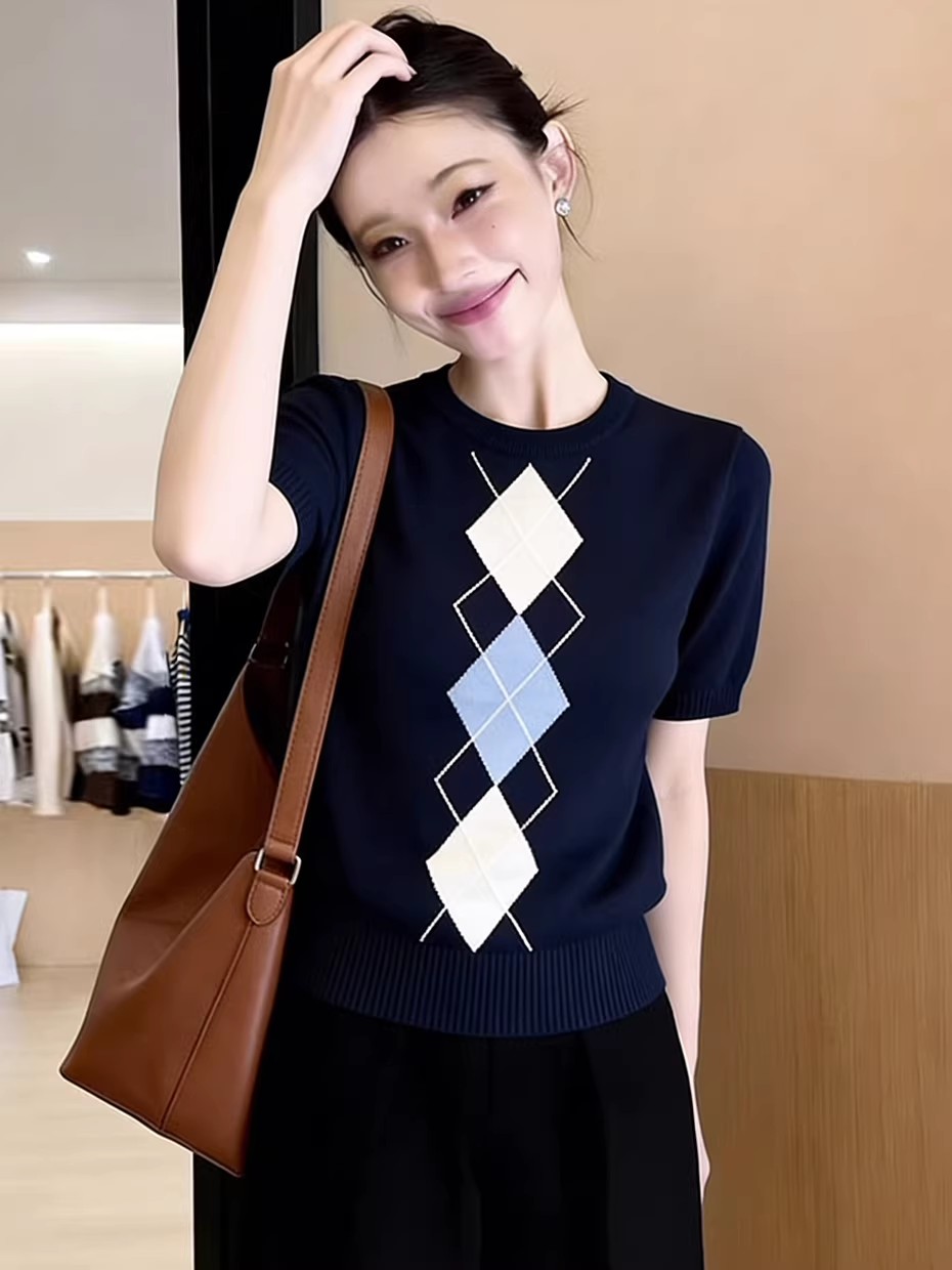 ユニークなデザインのブルーニットラウンドネック半袖レディース - Embroidery Unique Design のレビューと価格