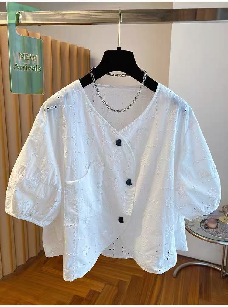 ユニークで美しいデザイン、透かし刺繍入り半袖Vネックシャツ、 - Embroidery Unique Design のレビューと価格