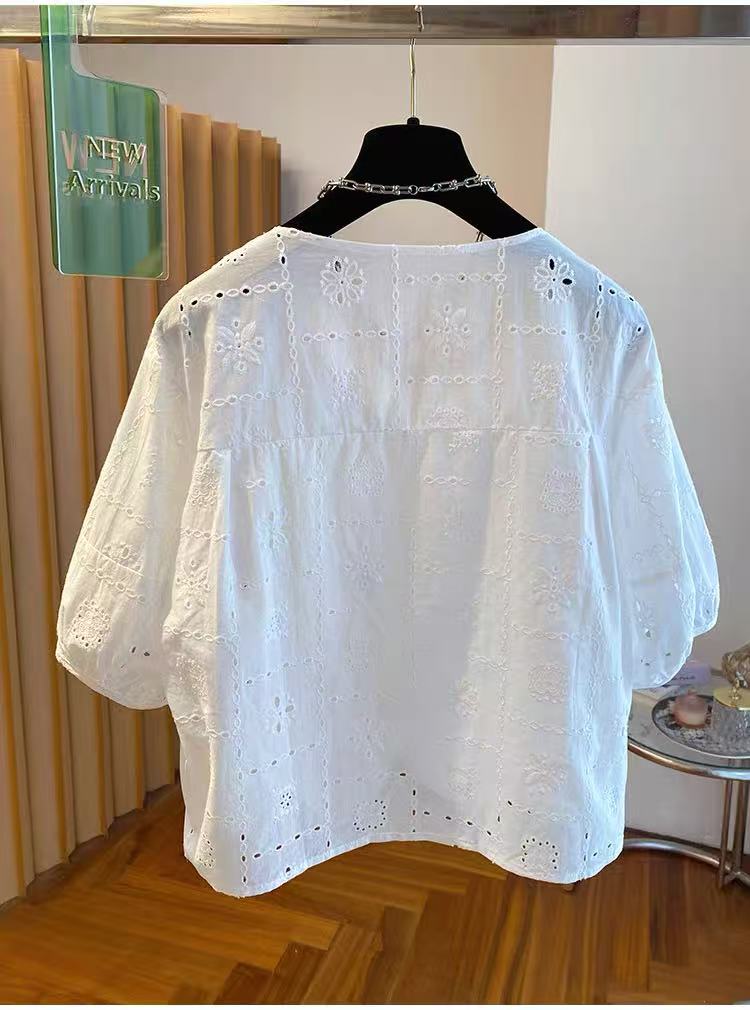 ユニークで美しいデザイン、透かし刺繍入り半袖Vネックシャツ、 - Embroidery Unique Design のレビューと価格