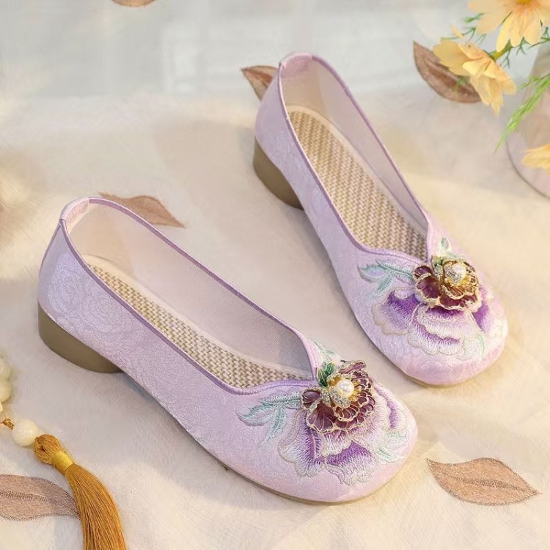 女性ローヒール刺繍布靴春夏新中国風ラウンドトゥ浅いスリップオ - Embroidery Fabric のレビューと価格